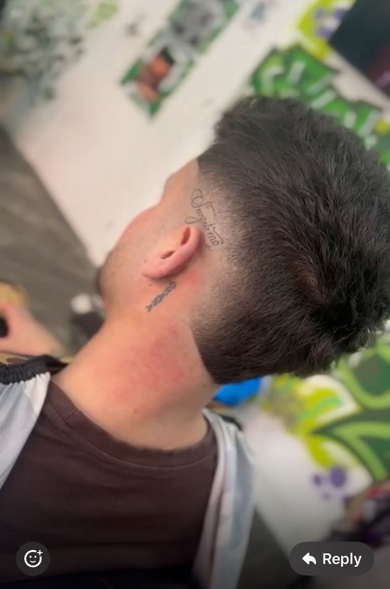 Cliente Flow Barber con tattoo